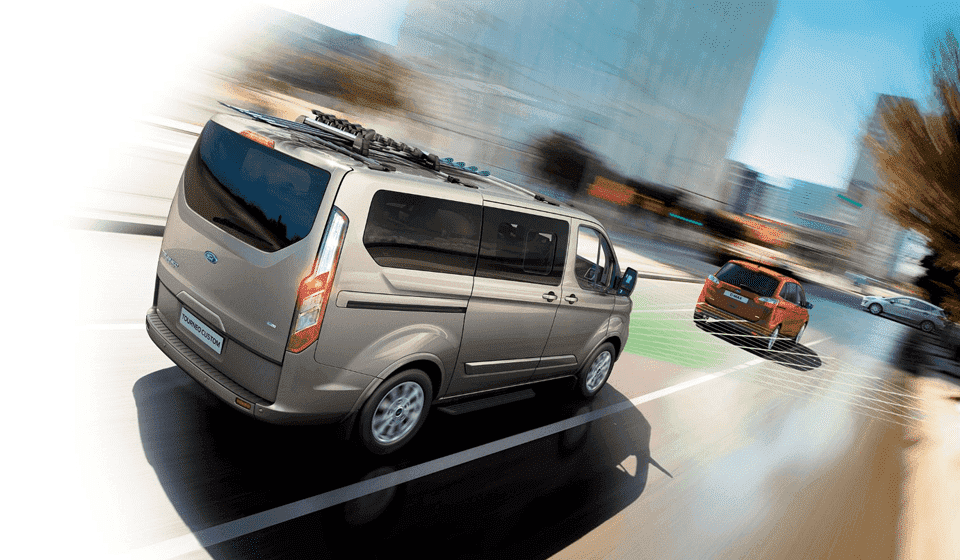 Ford Tourneo Pre-Collision Assist detects slower vehicle